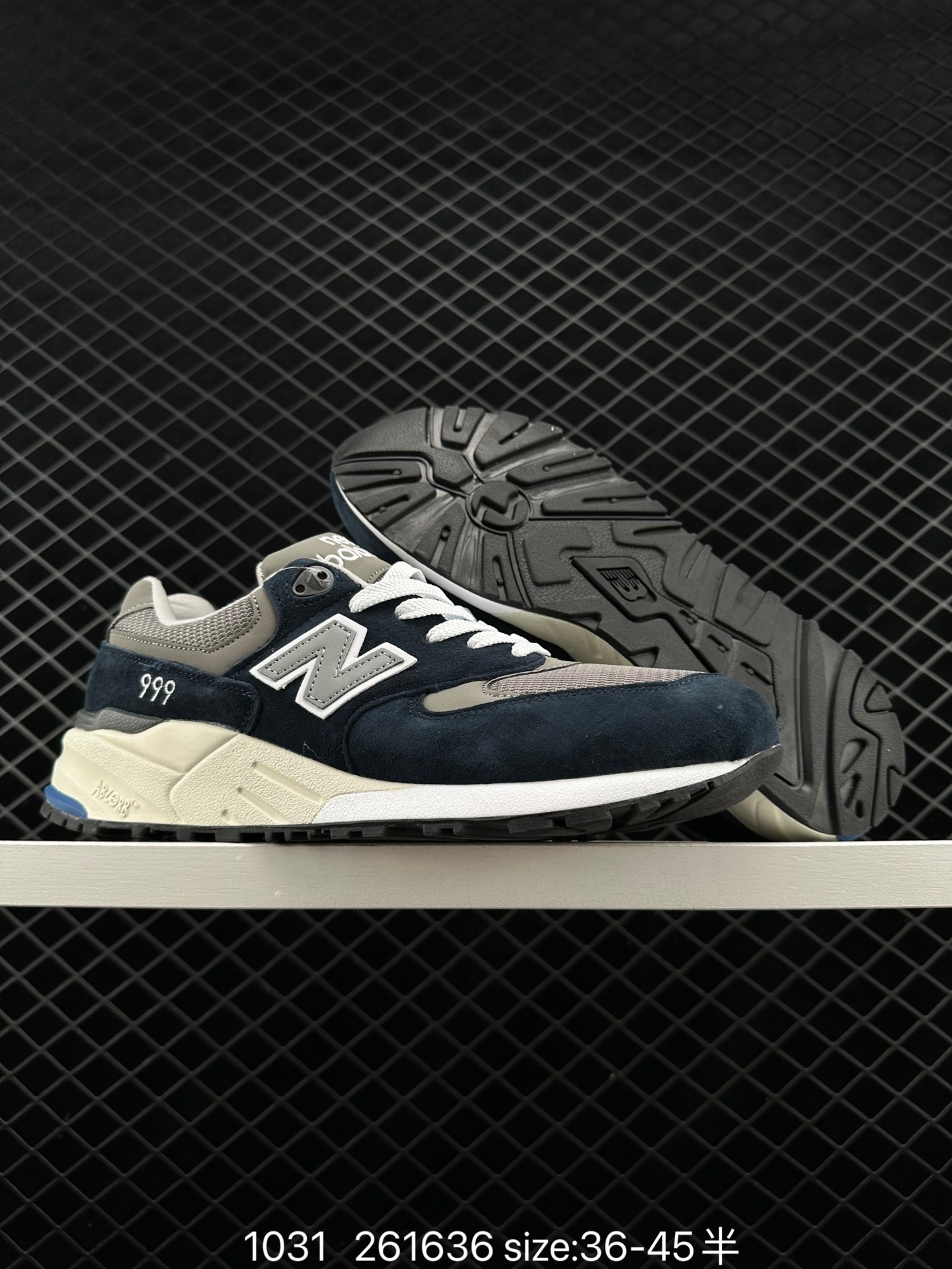 New Balance  NB999
